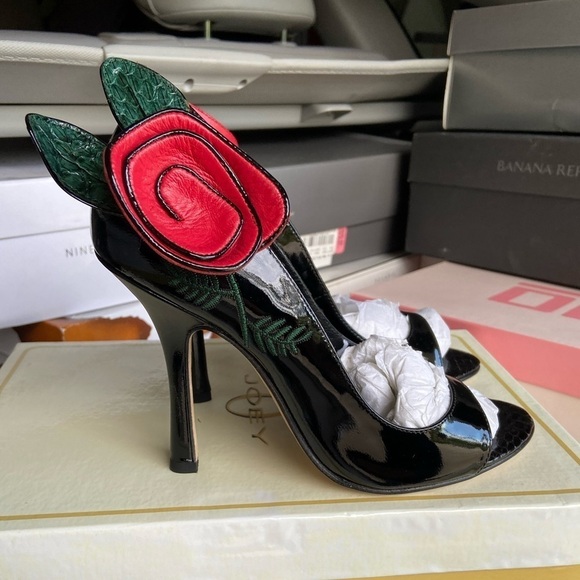 Joey Shoes - Joey size 5.5 black heels with rose detail